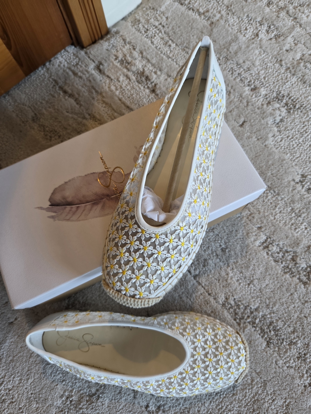 Jessica Simpson White Flats with Yellow Floral Embroidery - Picture 3 of 6